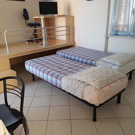 Monolocale A Peschiera Del Garda Vista Lago Apartment ภายนอก รูปภาพ